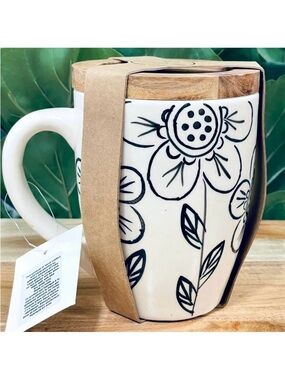 NWT Made in India Off White & Black Floral Coffee Mug & Wood Coaster Lid Set